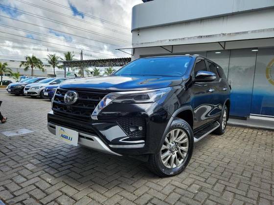 TOYOTA HILUX SW4 2.8 D-4D TURBO DIESEL SRX 4X4 AUTOMÁTICO